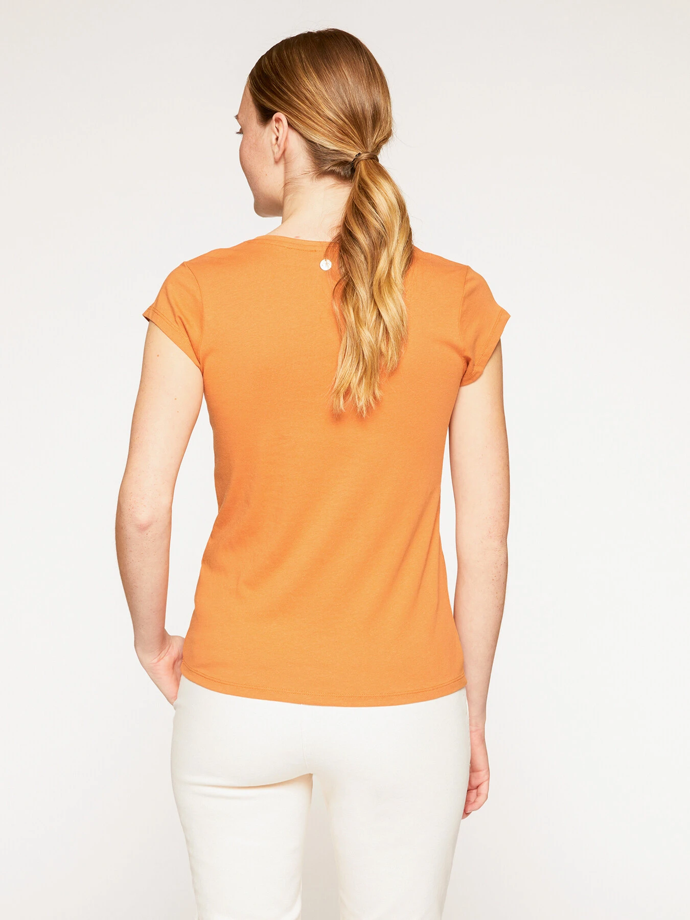 T-shirt Scollo A V Con Scritta - immagine 2